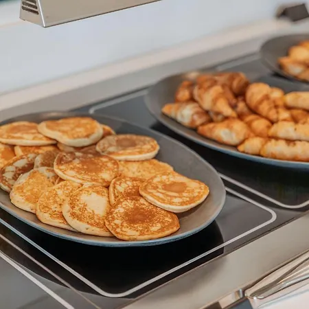 Aelo Mykonos Hotell 4*